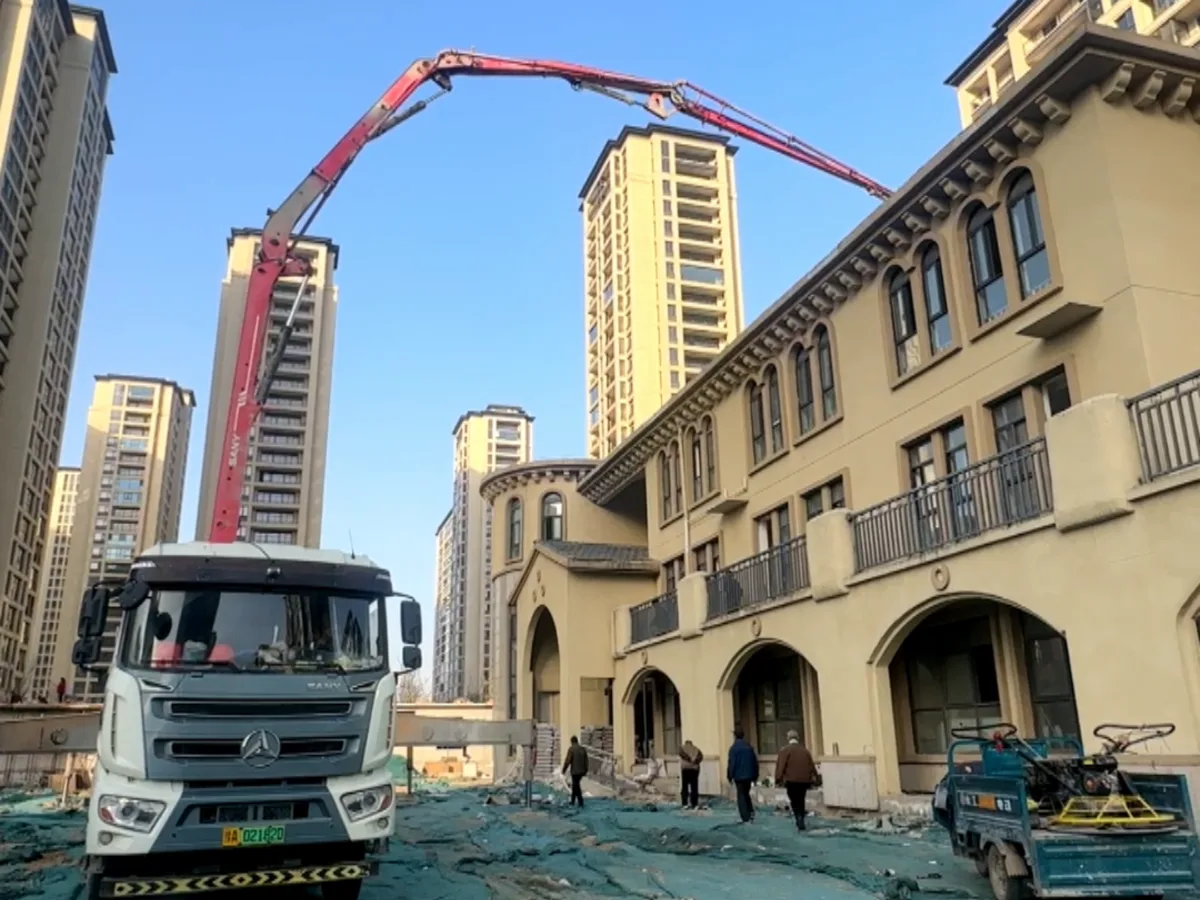 五大街碧桂园露台混凝土浇筑现场